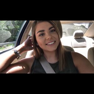 Meet your Posher, Abbie